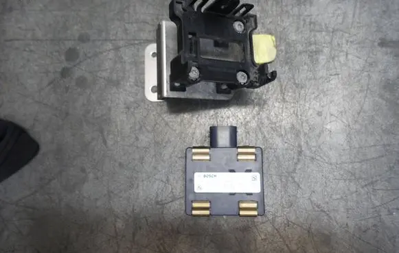 Tesla Model X Distronic sensor radar 1057551-00-B 0203300565