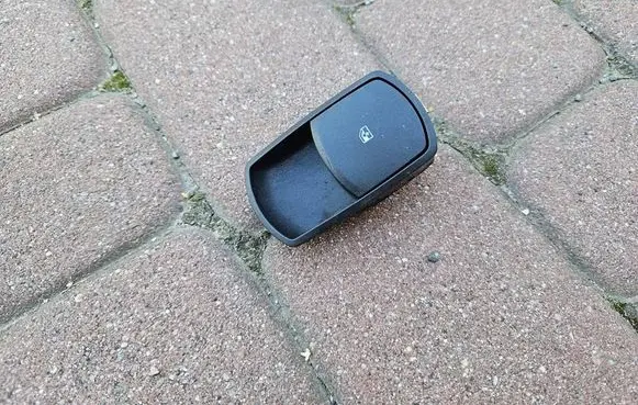 Opel Corsa E Quarter vent window switch 13430018-