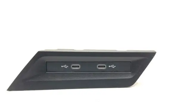 Skoda Superb B9 USB socket connector 5NA035700