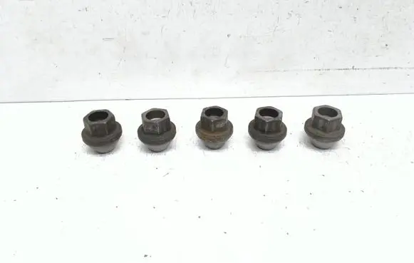 Volvo V40 Nuts/bolts 