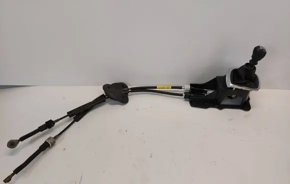 Renault Megane III Gear shift cable linkage 8200781046