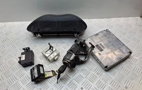 Toyota Avensis T250 Engine ECU kit and lock set MB2574300290 8380005850 4528005070