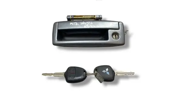 Mitsubishi Lancer Tailgate/trunk/boot exterior handle MN181224