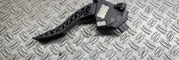 Peugeot 107 Accelerator throttle pedal 781100H010C