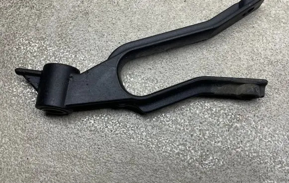 Radiator mount bracket