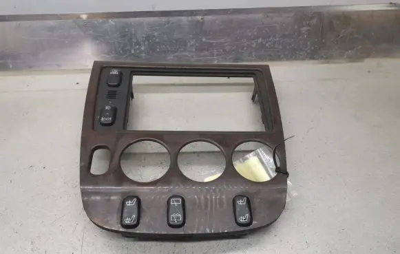 Mercedes-Benz ML W163 Radio/GPS head unit trim A1636801536 16754898