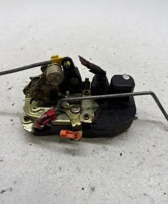 Chrysler PT Cruiser Front door lock