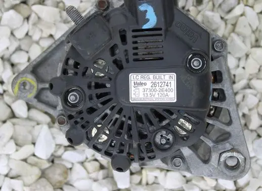 Hyundai ix35 Generator/alternator 373002E400