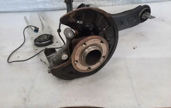 Mercedes-Benz B W246 W242 Rear wheel hub spindle/knuckle 