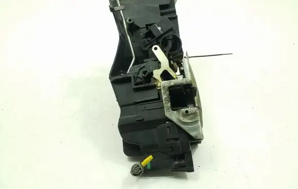 Mercedes-Benz C W202 Front door lock A2027202635