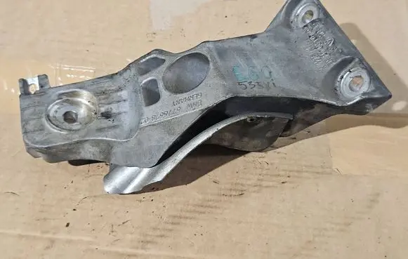 BMW 5 E60 E61 Engine mounting bracket 6776678