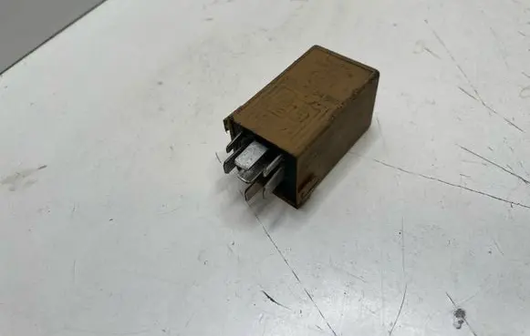 BMW 5 E39 Window control relay V23141B3001X15 613683849585