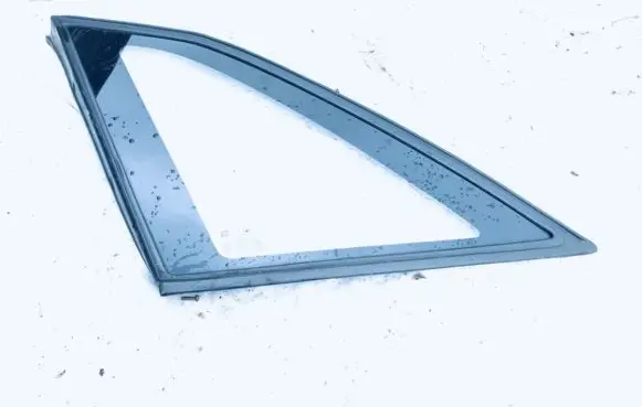 Opel Astra F Rear side window 90360583 90360581