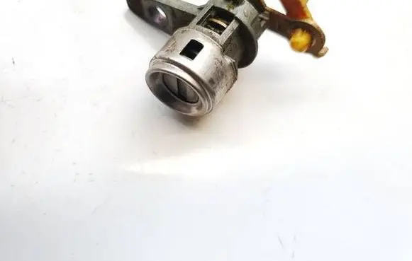 KIA Cerato Front door lock (next to the handle)