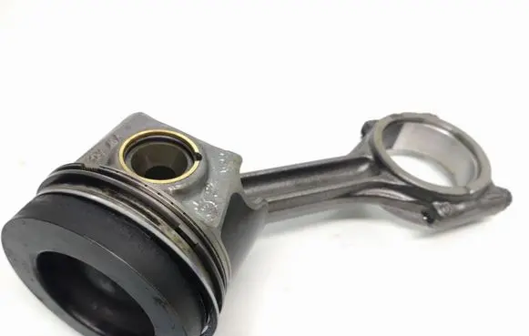 Volkswagen Tiguan Piston with connecting rod 04LA