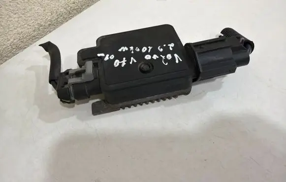 Volvo V70 Coolant fan relay 940002904