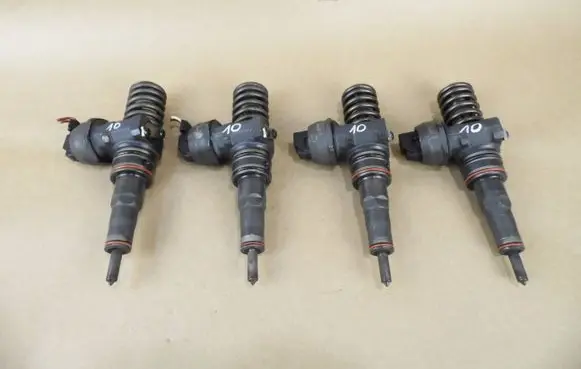 Volkswagen PASSAT B5 Fuel injector 0414720037 038130073AJ