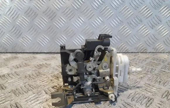 Audi A4 S4 B5 8D Front door lock 8D2837016F