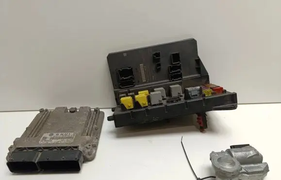 Volkswagen Crafter Engine ECU kit and lock set 03L906012Q 0281017789 A0009000401