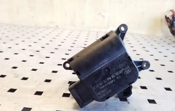 Volkswagen Scirocco Air flap motor/actuator 1K0907511B