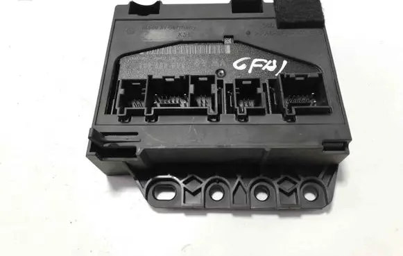 Volkswagen PASSAT B7 Central body control module 3AA959433
