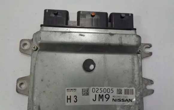 Nissan Juke I F15 Engine control unit/module MEC940040