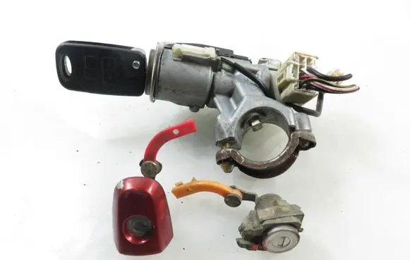 Toyota Avensis T220 Ignition lock 8978328061