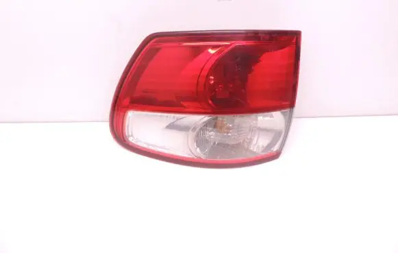 Toyota Avensis Verso Rear/tail lights D233