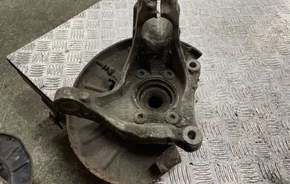 Volkswagen PASSAT B6 Front wheel hub