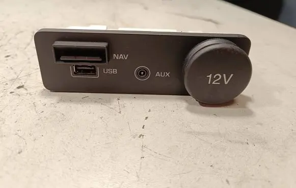 Jaguar XF X260 USB socket connector FK7219C166BD