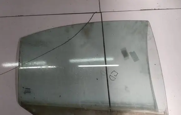 Nissan Primera Rear door window glass AS2