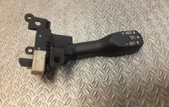 Lexus IS 220D-250-350 Cruise control switch