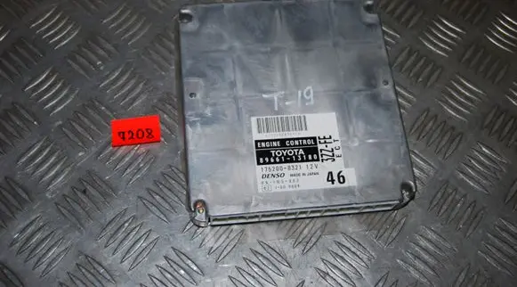 Toyota Corolla E120 E130 Engine control unit/module 8966113180