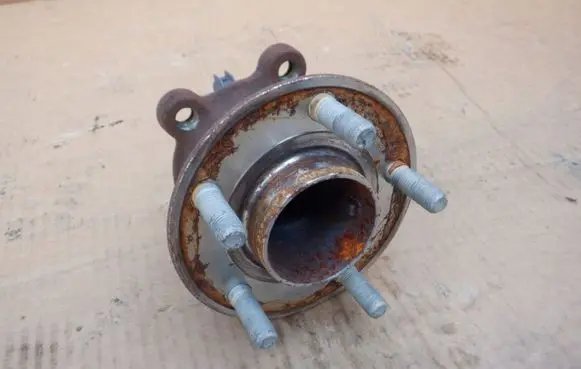 Ford Escape IV Rear wheel hub LX6C2C299A1B