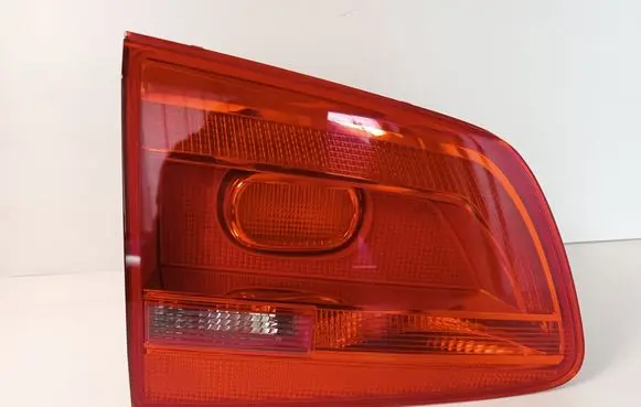 Volkswagen Touran II Tailgate rear/tail lights 1T0945093