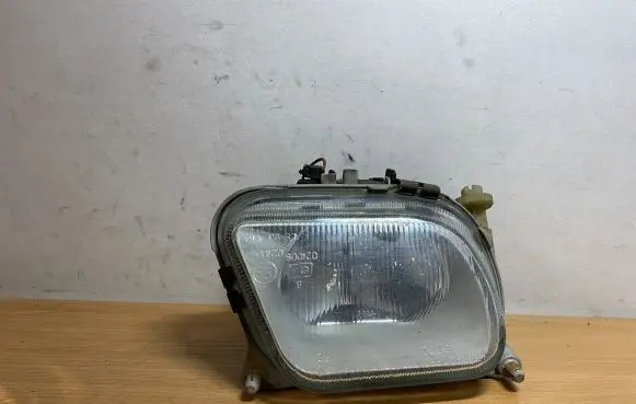 Mercedes-Benz E W210 Front fog light 0305050002 C3689