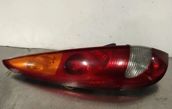Nissan Almera Tino Rear/tail lights