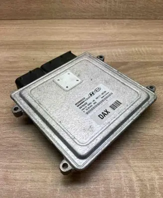 Volvo V70 Engine control unit/module ECU 3911125100 5WY5242B