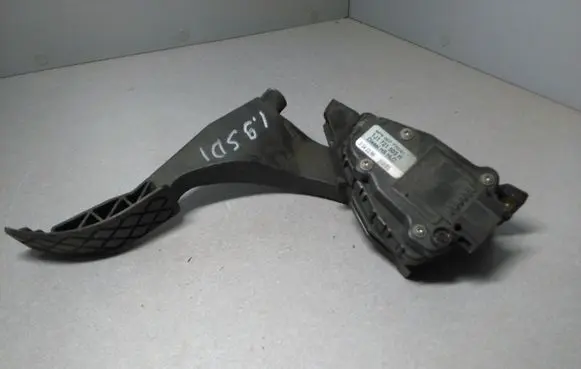 Volkswagen Golf IV Accelerator throttle pedal 1J1721503H 6PV00777001
