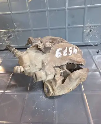 Mercedes-Benz E W211 Rear brake caliper A2205453028