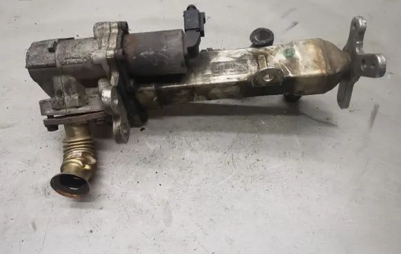 Volvo V70 EGR valve 30637142