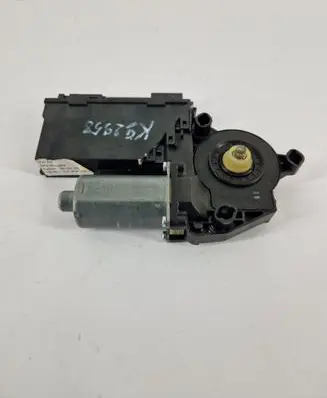 Volkswagen Touareg I Rear door window regulator motor 0130821765