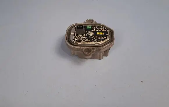 Volvo XC90 Headlight ballast module Xenon B132122B 31655157