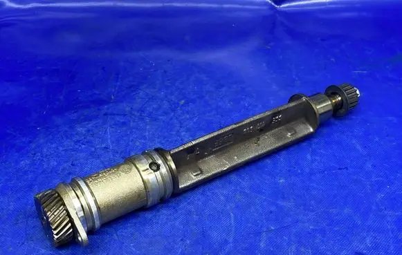 Audi A5 Oil pump balance shaft 06H103295BT 06H103337