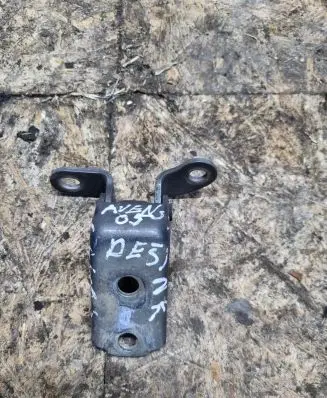 Toyota Avensis T250 Rear door upper hinge