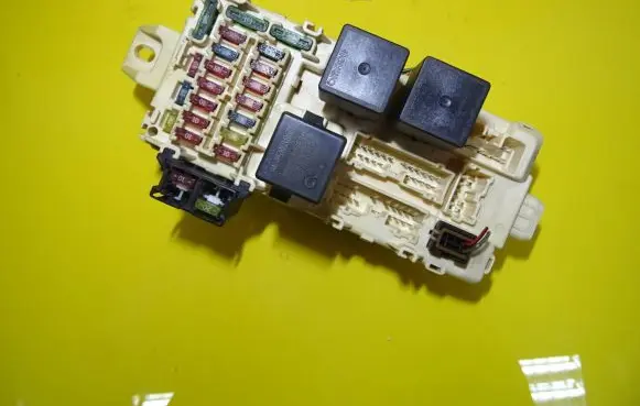 Mitsubishi Galant Fuse box set MR40589