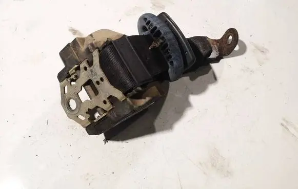 Volkswagen Caddy Middle seatbelt (rear)