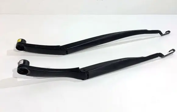 Front wiper blade arm