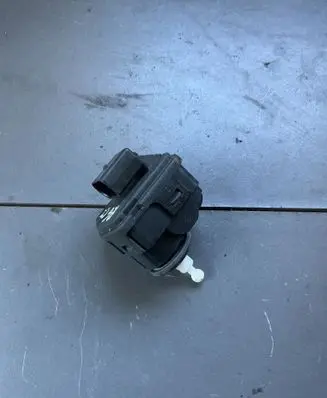 Headlight level adjustment motor