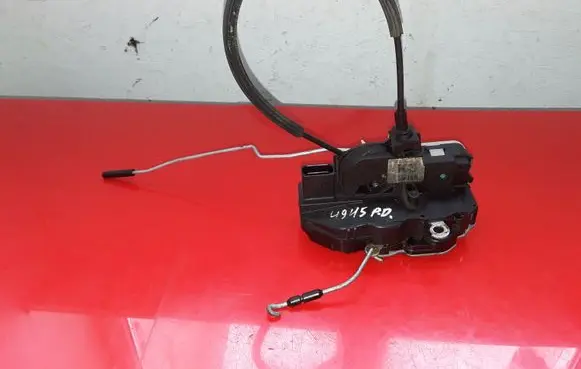 Opel Insignia A Front door lock 3023806E03S